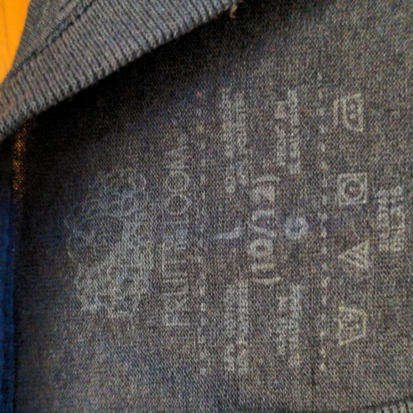 Like new fruit of the loom youth L v-neck tshirt - Picture 3 of 3